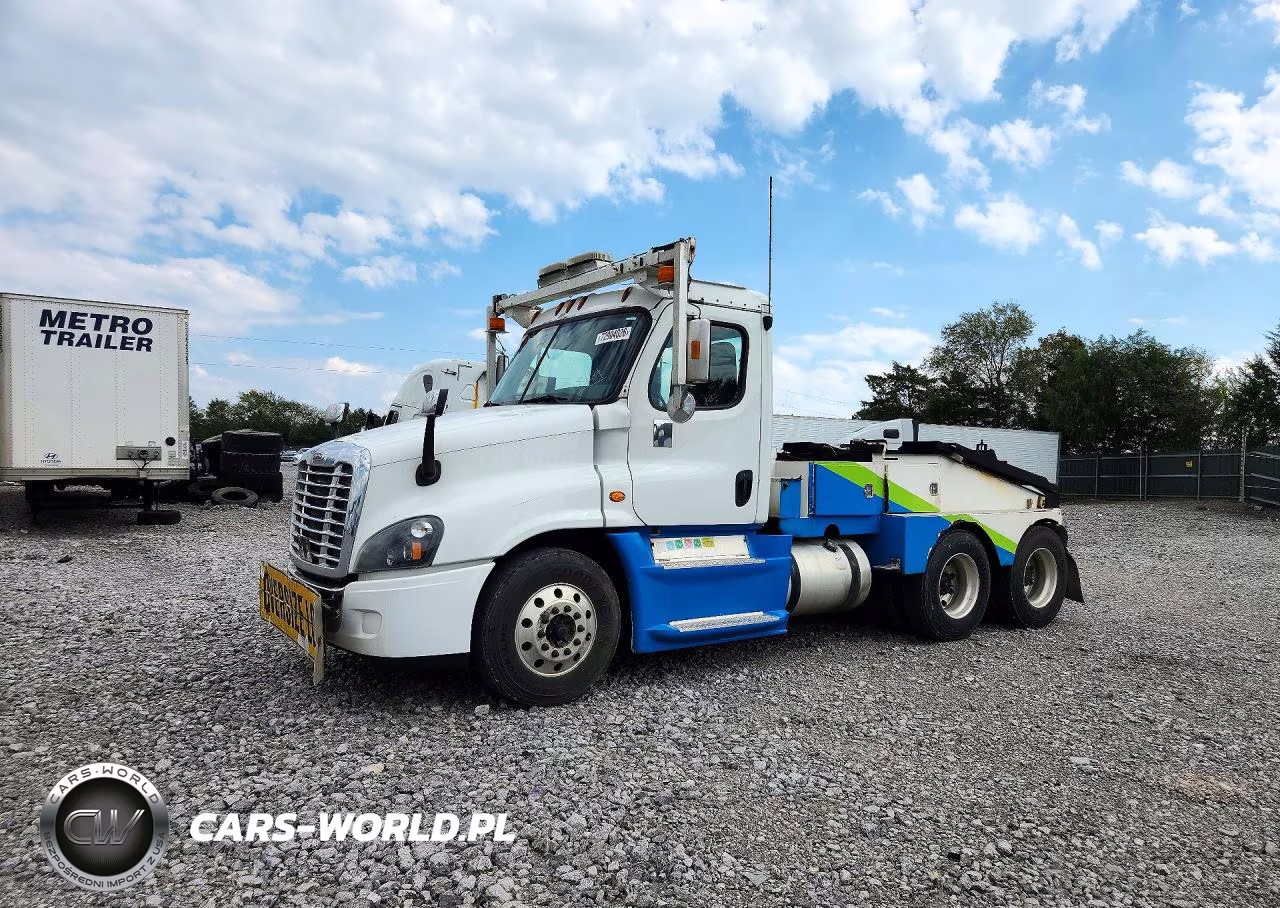2018 Freightliner Cascadia Toter Truck VIN:3ALHGEDV8JSJU8164 - 1