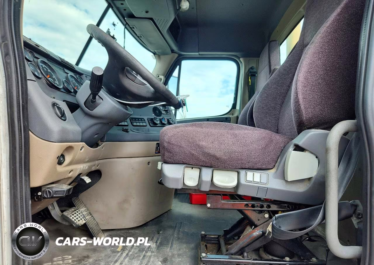 2018 Freightliner Cascadia Toter Truck VIN:3ALHGEDV8JSJU8164 - 7