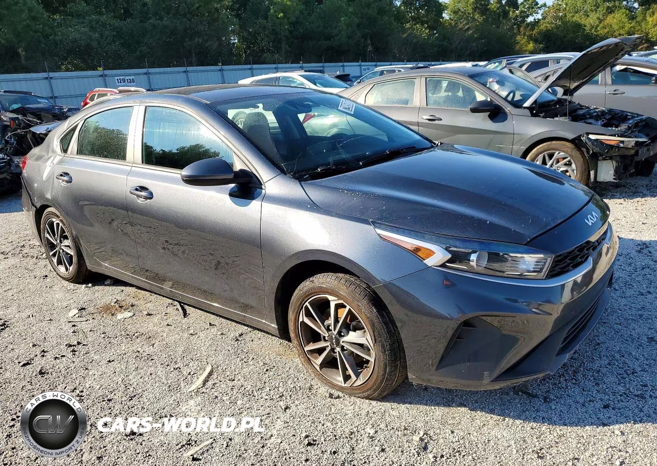 2023 Kia Forte Lxs VIN:3KPF24AD8PE587837 - 4