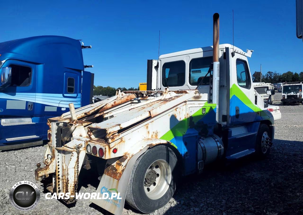 2017 Freightliner Cascadia 1 - Semi Truck VIN:1FVAGDBG0HLJE1484 - 3