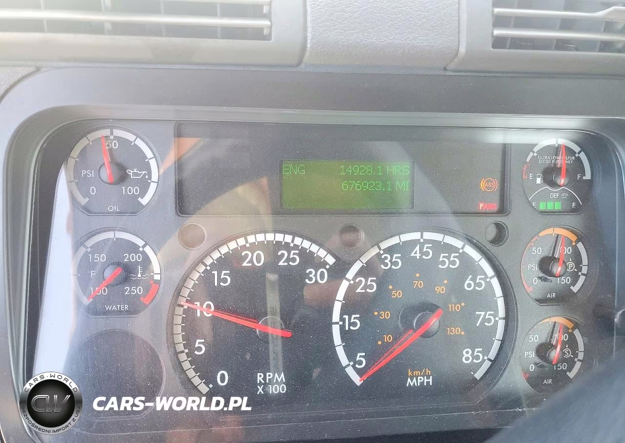 2017 Freightliner Cascadia 1 - Semi Truck VIN:1FVAGDBG0HLJE1484 - 9