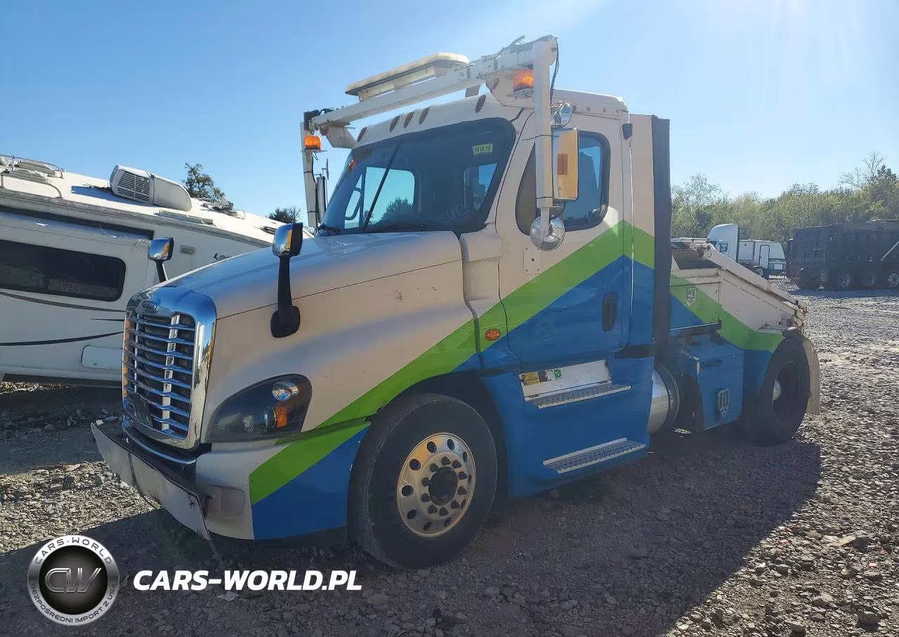2017 Freightliner Cascadia Toter Truck VIN:1FVAGDBG7HLJE1482 - 1