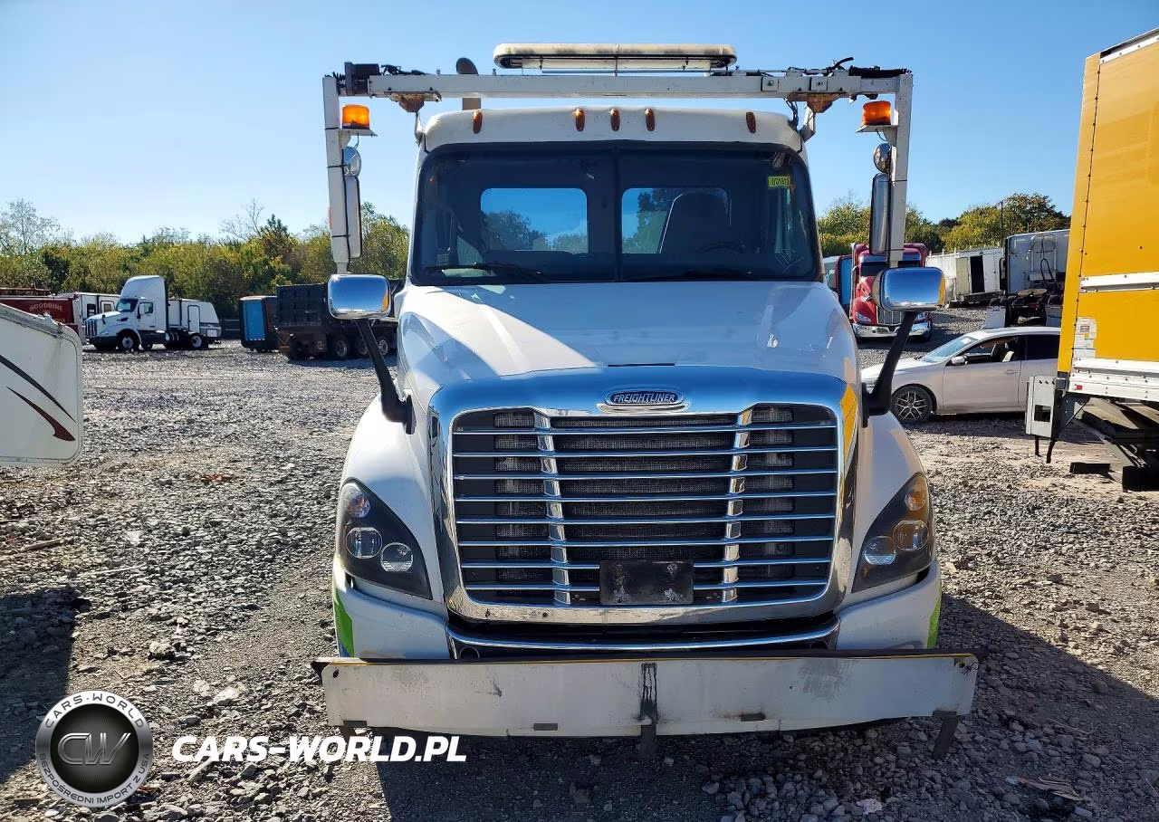 2017 Freightliner Cascadia Toter Truck VIN:1FVAGDBG7HLJE1482 - 5