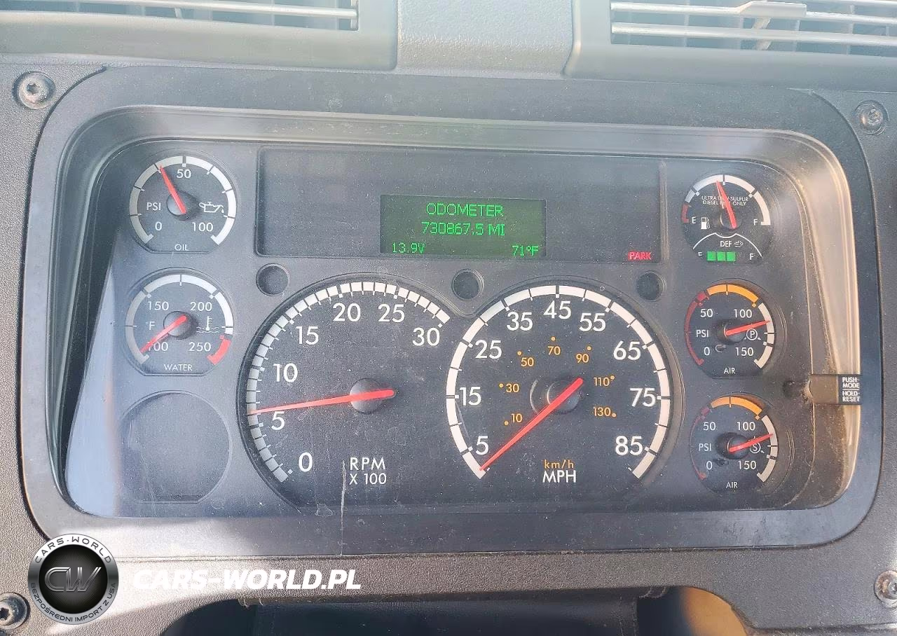 2017 Freightliner Cascadia Toter Truck VIN:1FVAGDBG7HLJE1482 - 9