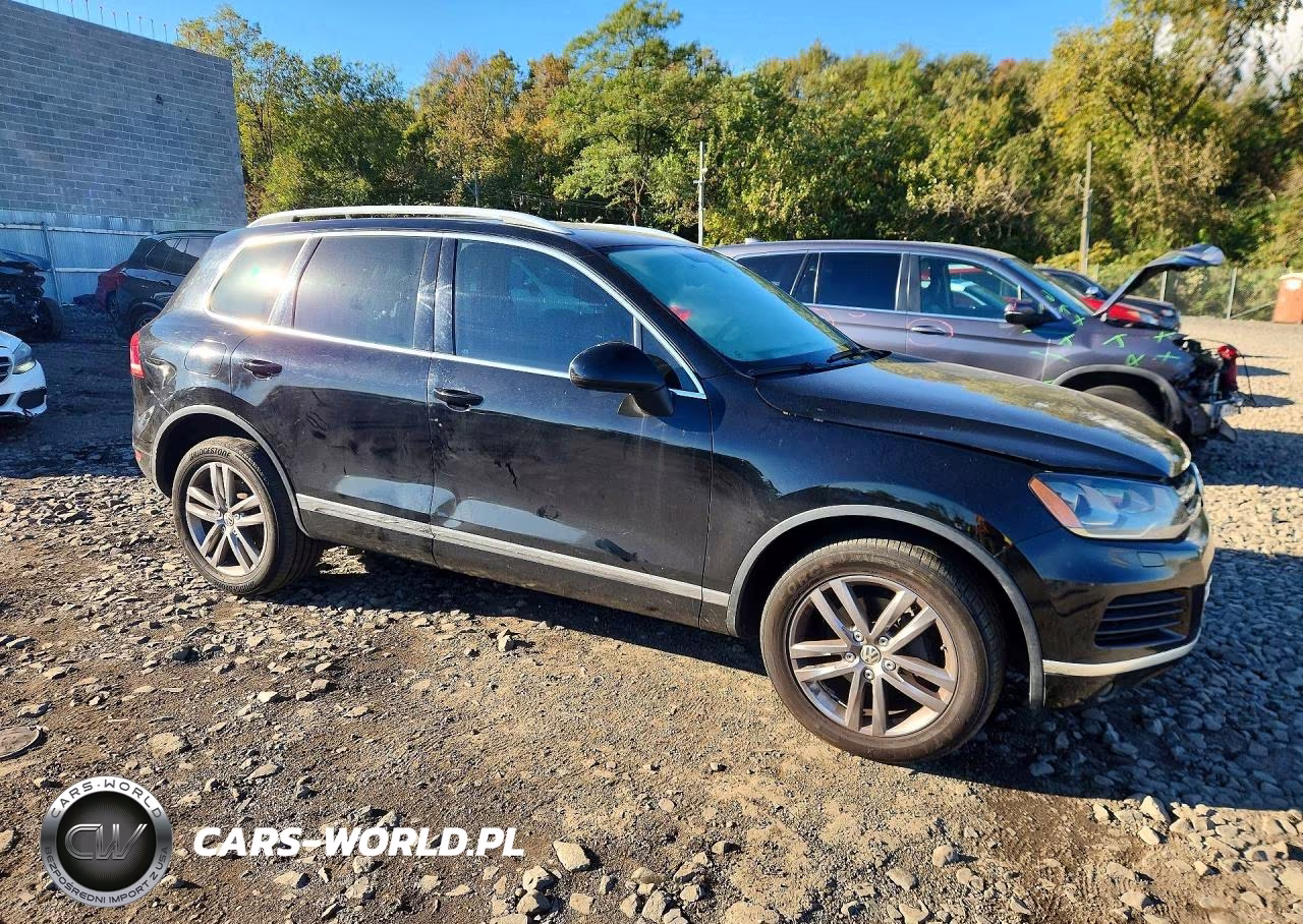2013 Volkswagen Touareg V6 Tdi VIN:WVGEP9BPXDD003241 - 4