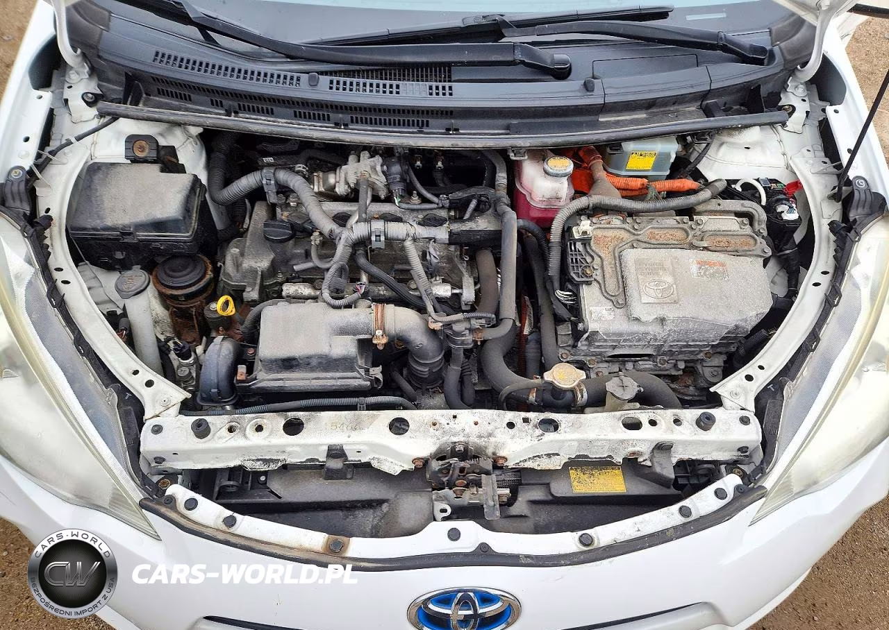 2013 Toyota Prius C Three VIN:JTDKDTB35D1058871 - 11
