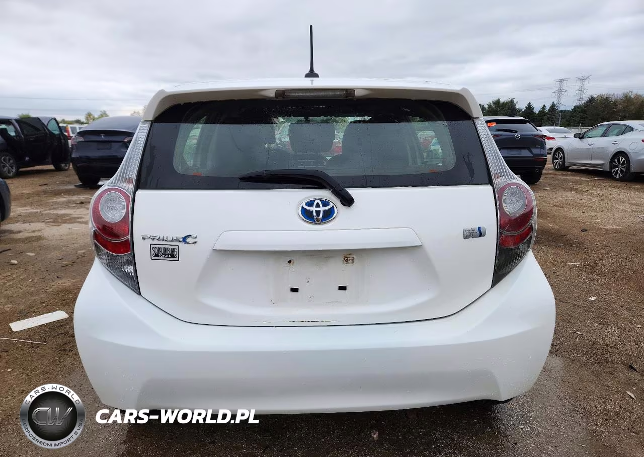 2013 Toyota Prius C Three VIN:JTDKDTB35D1058871 - 6