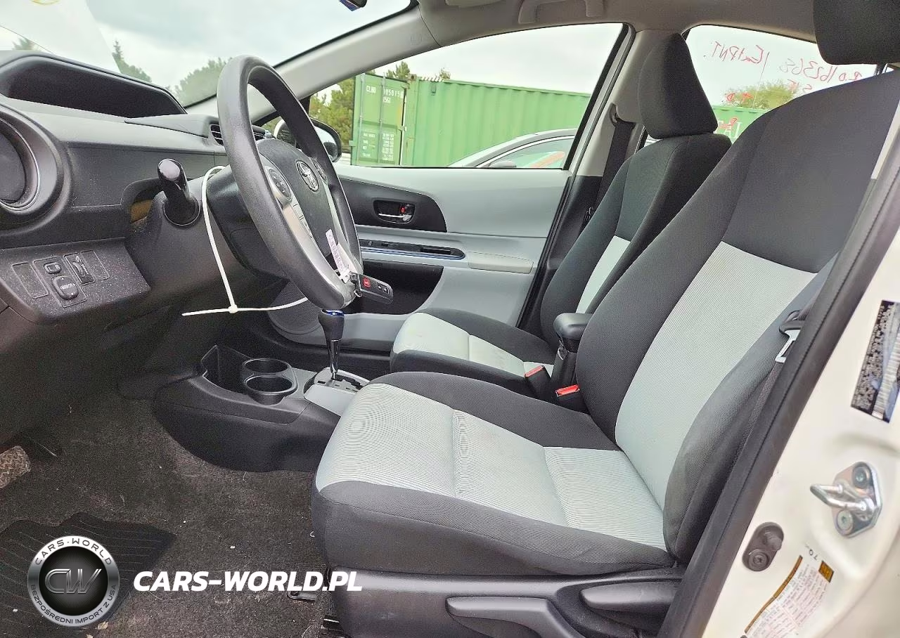2013 Toyota Prius C Three VIN:JTDKDTB35D1058871 - 7