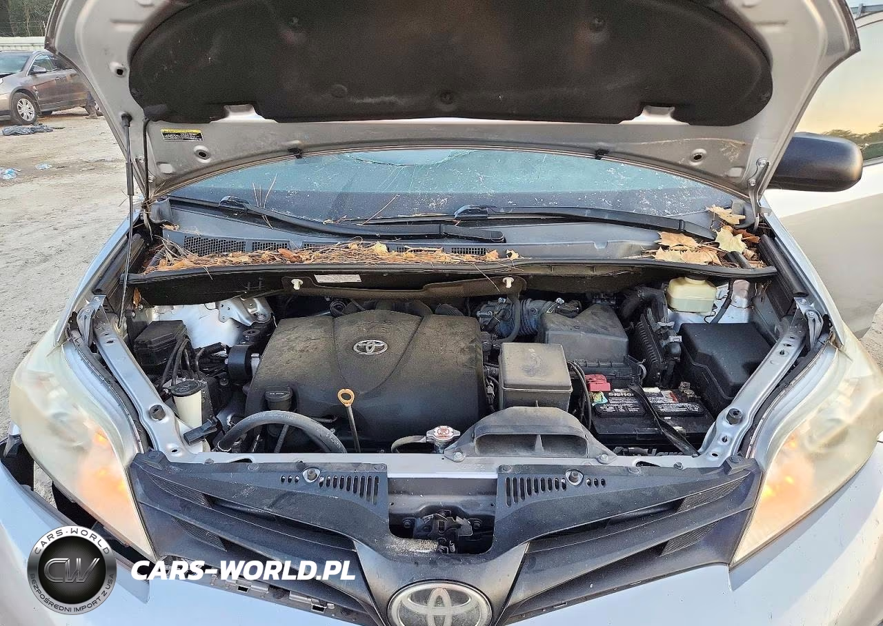 2018 Toyota Sienna L VIN:5TDZZ3DC2JS921718 - 12