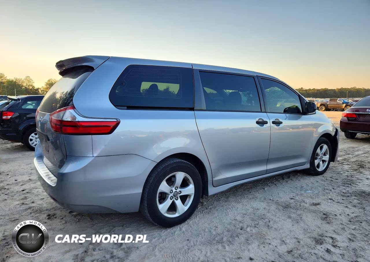 2018 Toyota Sienna L VIN:5TDZZ3DC2JS921718 - 3
