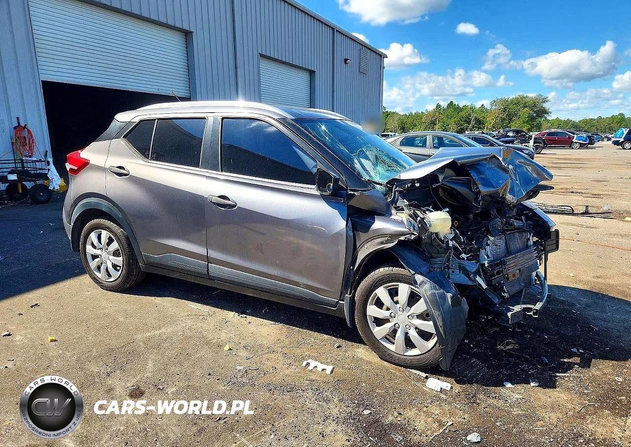 2019 Nissan Kicks S VIN:3N1CP5CU4KL560097 - 4