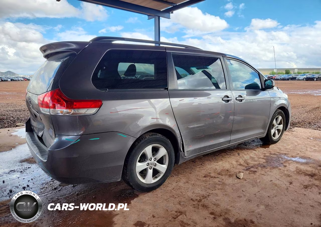 2014 Toyota Sienna Le VIN:5TDKK3DC3ES438881 - 3