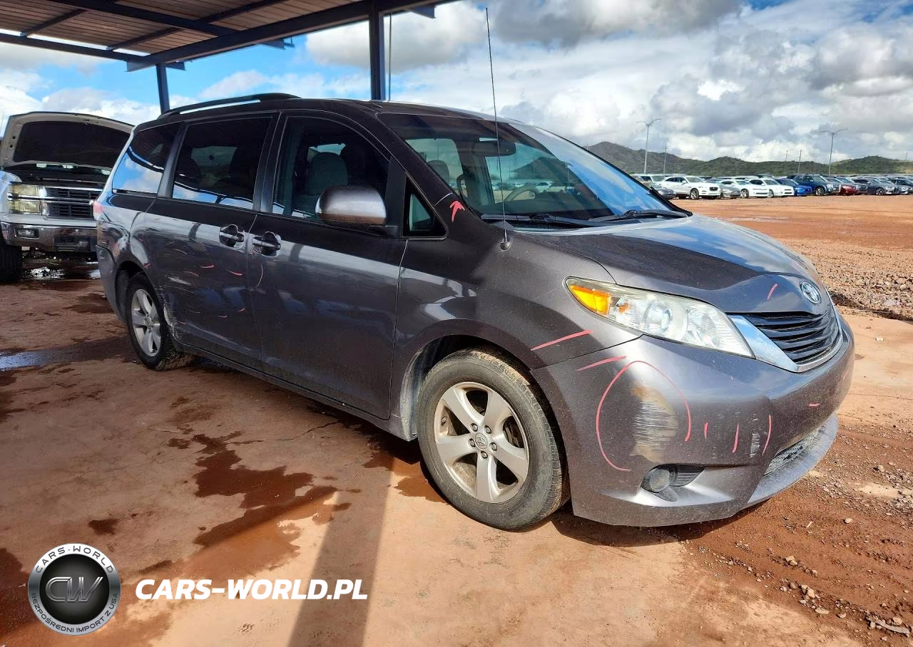 2014 Toyota Sienna Le VIN:5TDKK3DC3ES438881 - 4