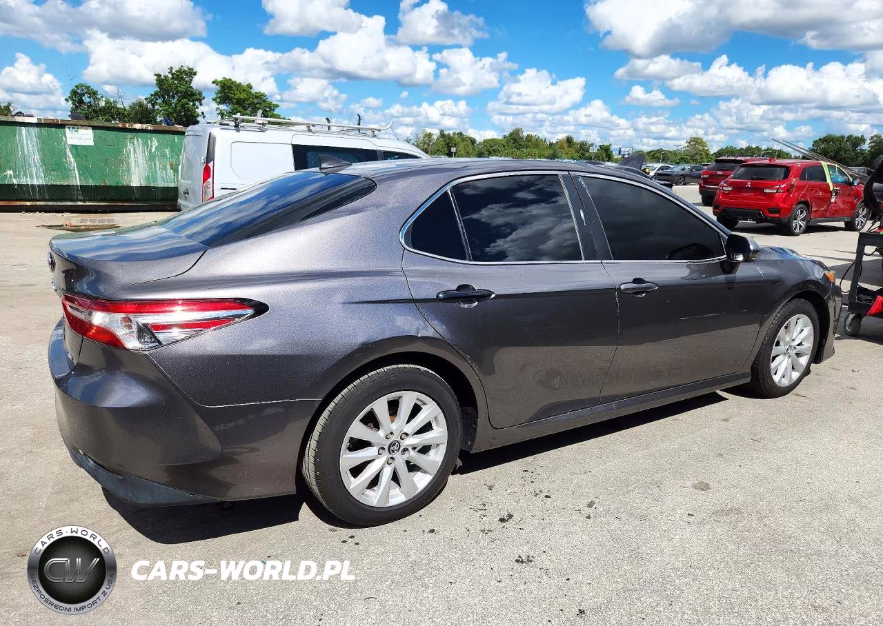 2018 Toyota Camry Le VIN:4T1B11HK2JU567849 - 3