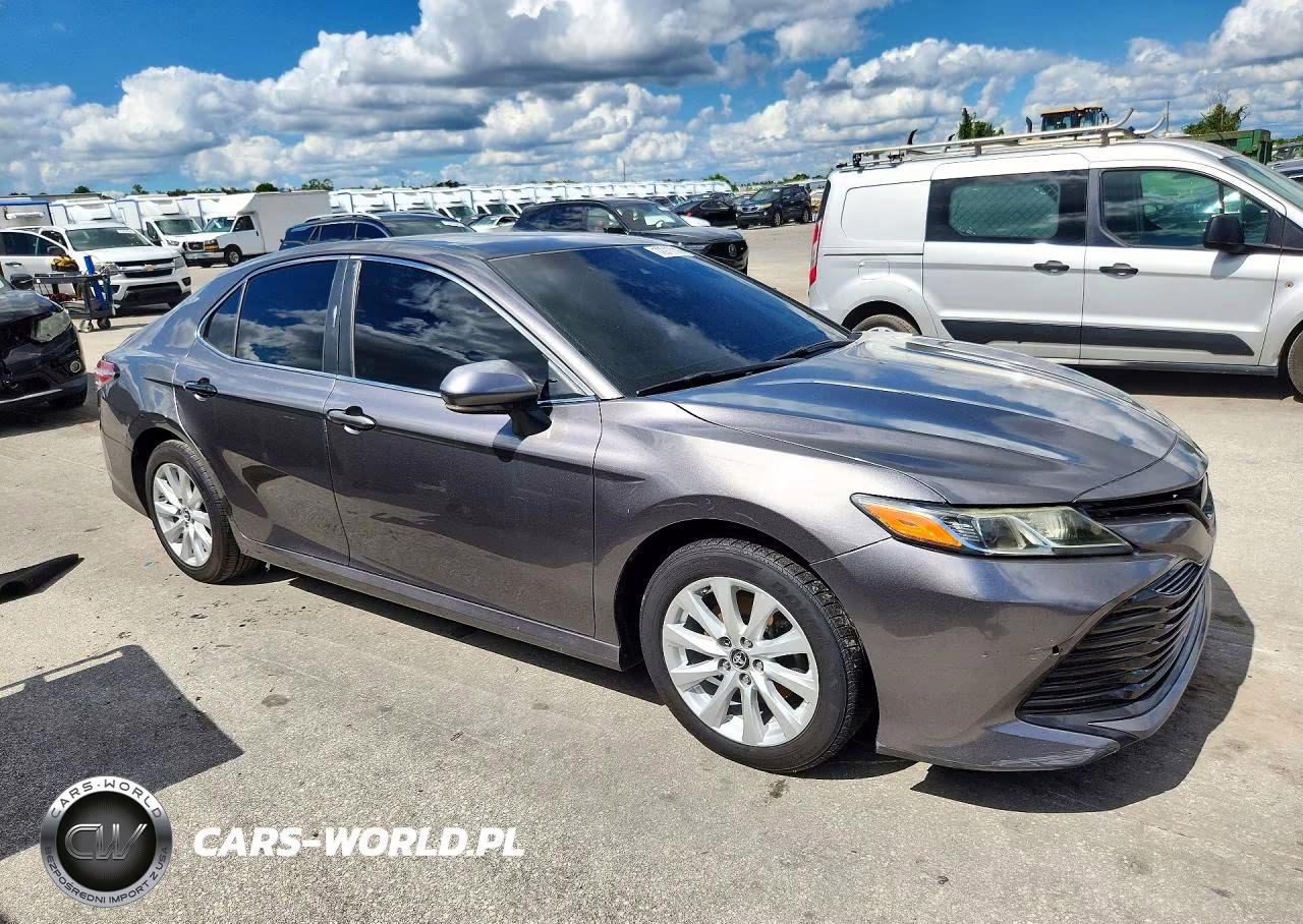 2018 Toyota Camry Le VIN:4T1B11HK2JU567849 - 4