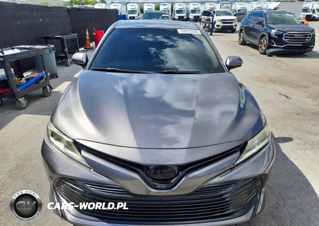 2018 Toyota Camry Le VIN:4T1B11HK2JU567849 - 5