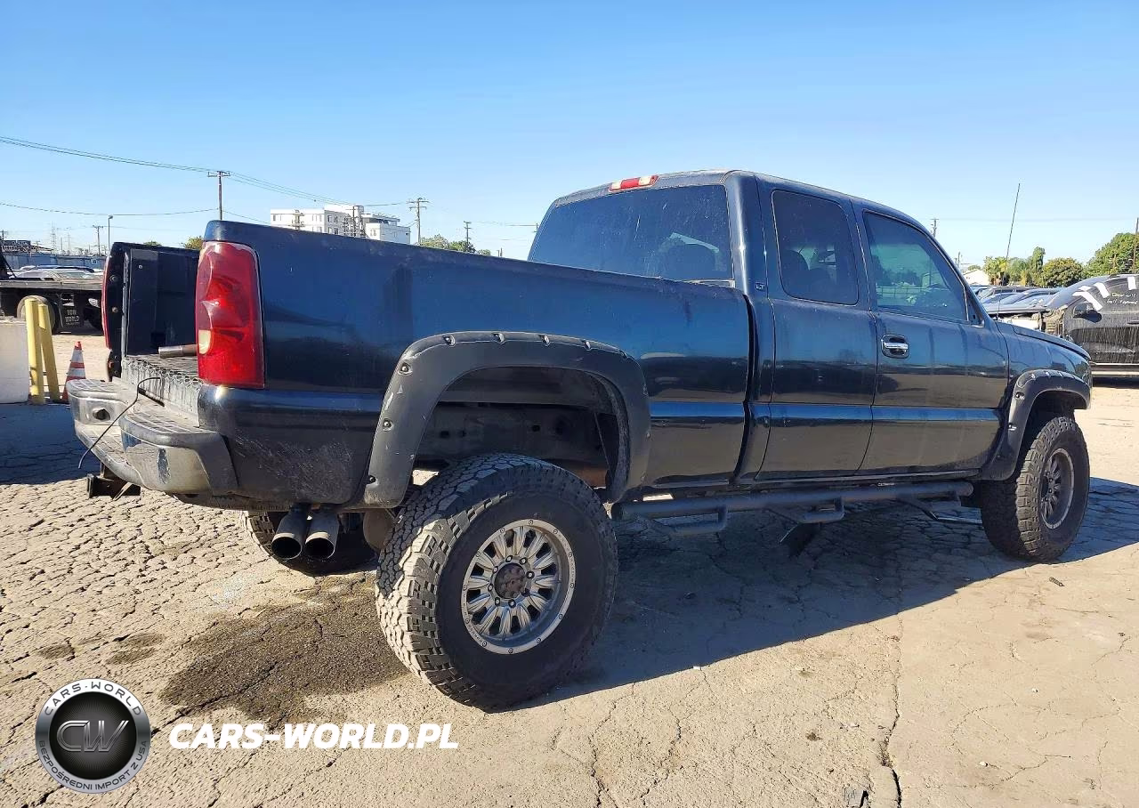 2003 Chevrolet Silverado K2500 Heavy Duty VIN:1GCHK29U63E142276 - 3