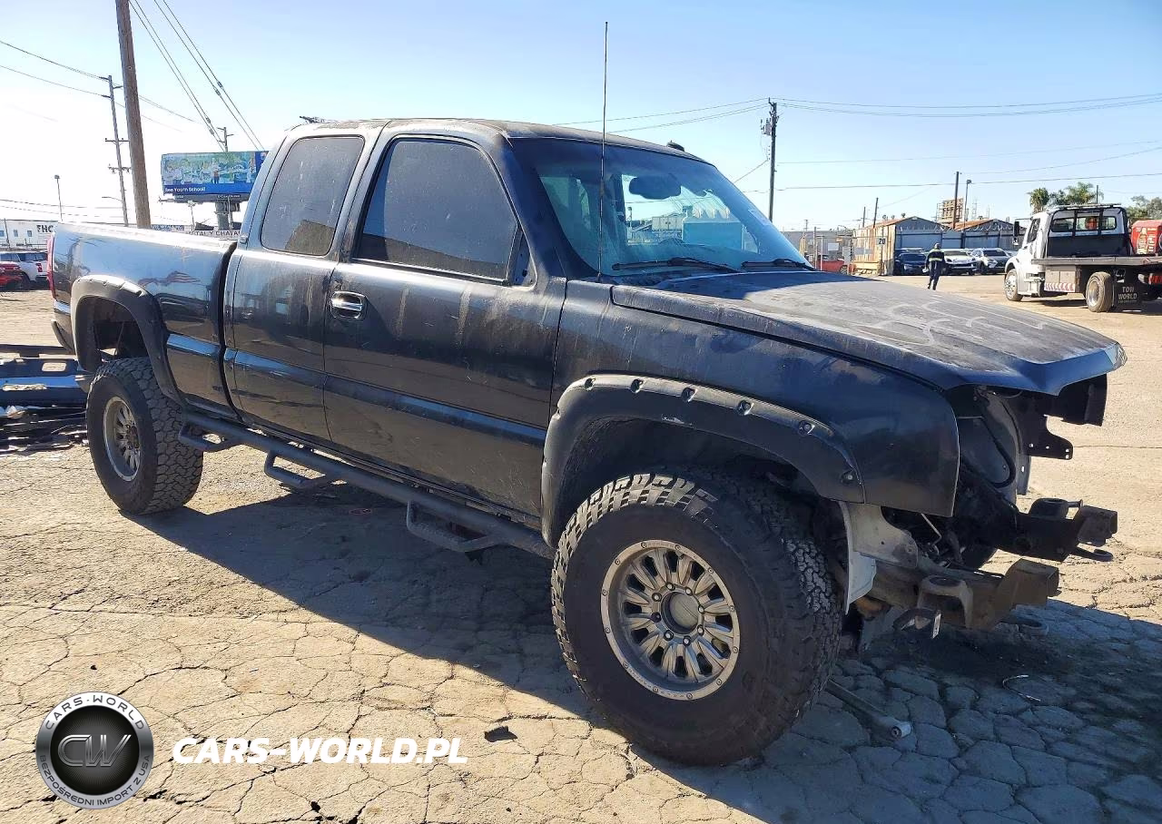 2003 Chevrolet Silverado K2500 Heavy Duty VIN:1GCHK29U63E142276 - 4