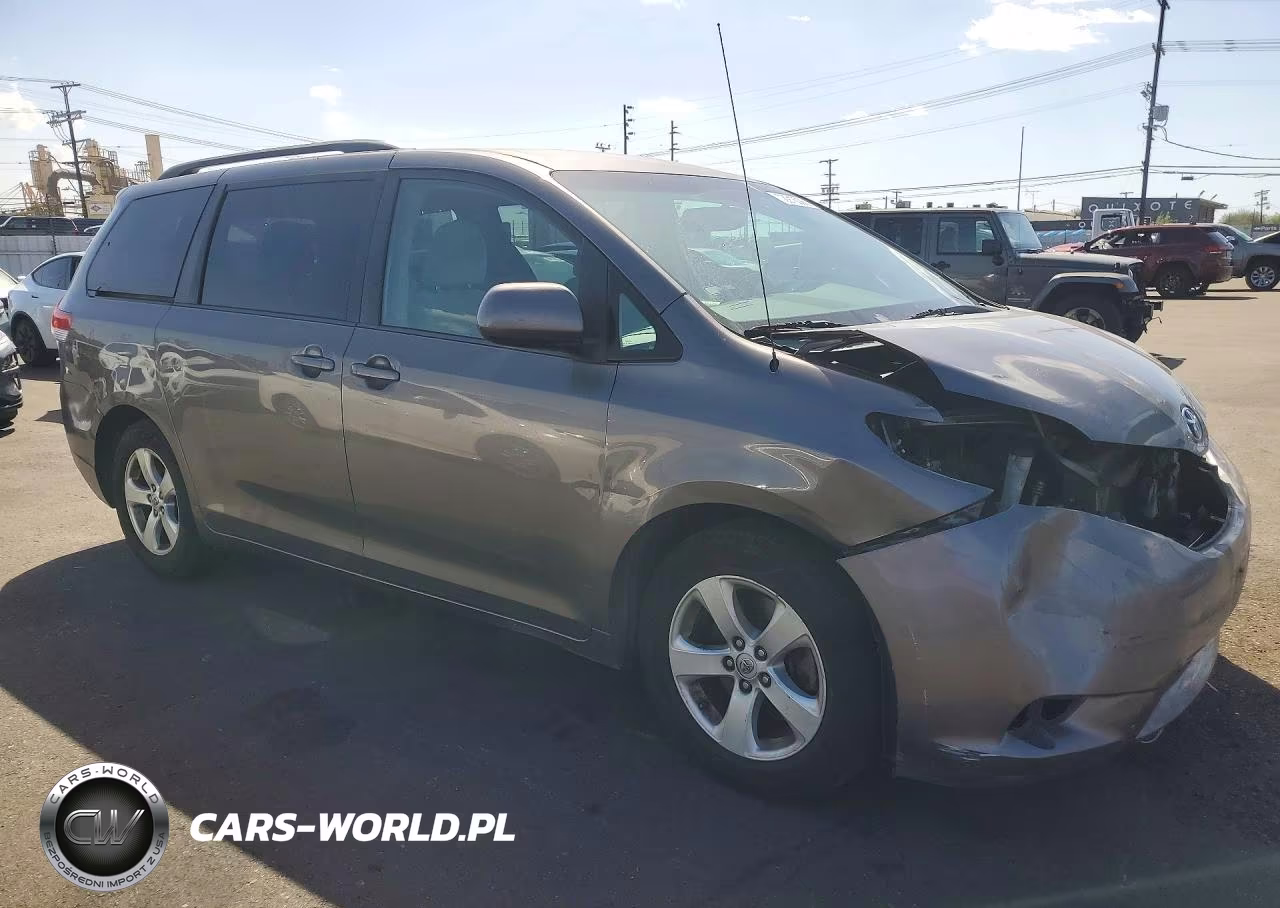 2014 Toyota Sienna Le VIN:5TDKK3DC4ES443216 - 4