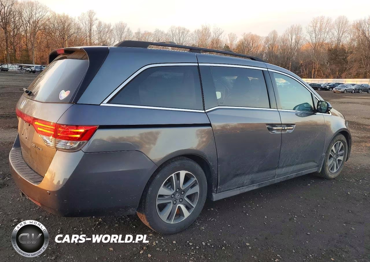 2014 Honda Odyssey Touring VIN:5FNRL5H92EB136461 - 3