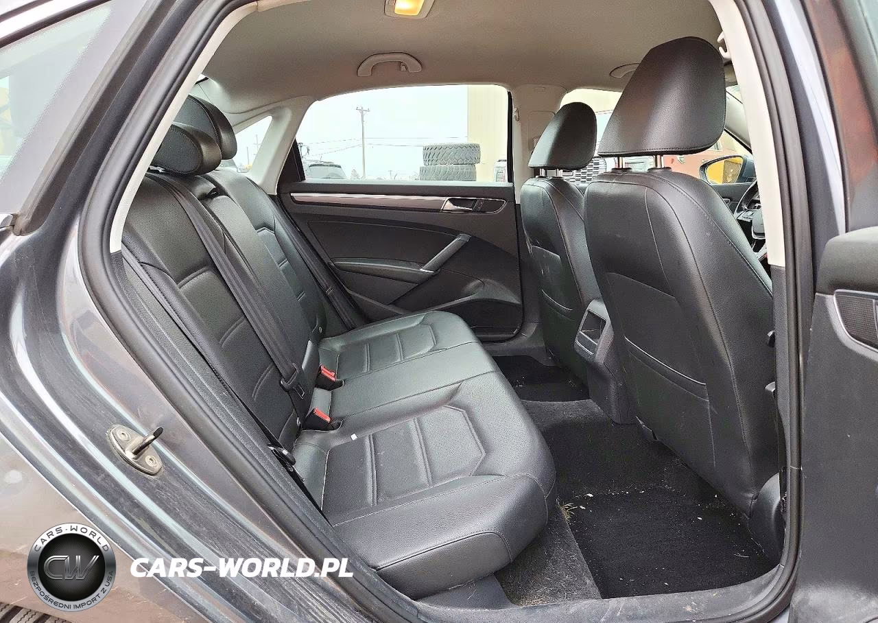 2017 Volk Passat R-L VIN:1VWDT7A32HC019246 - 10