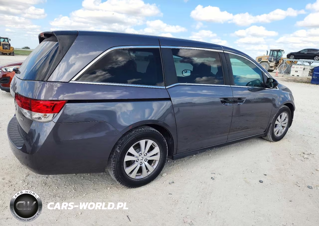 2015 Honda Odyssey Se VIN:5FNRL5H30FB501748 - 3