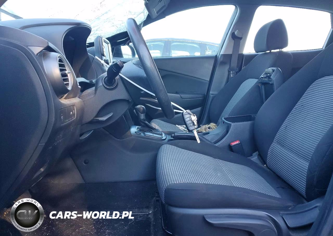2019 Hyundai Kona Se VIN:KM8K12AA1KU261136 - 7