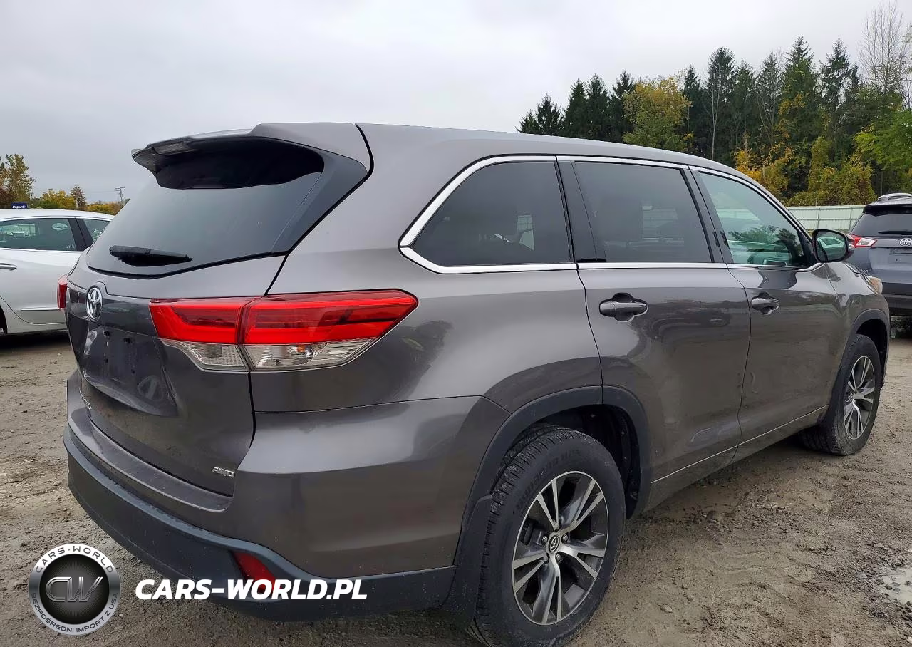 2017 Toyota Highlander Le VIN:5TDBZRFH0HS439921 - 3