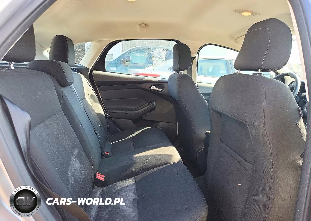 2018 Ford Focus Se VIN:1FADP3K21JL233789 - 10