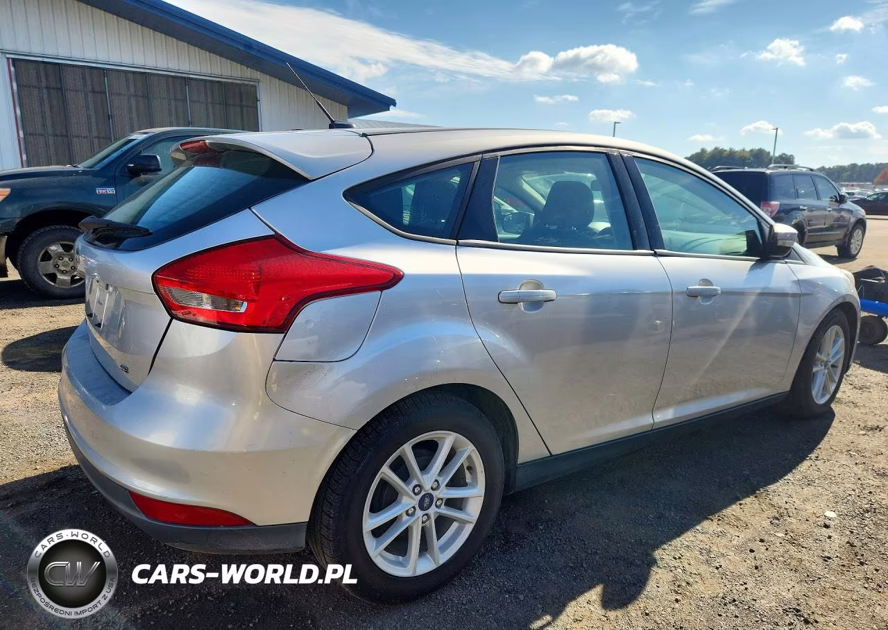 2018 Ford Focus Se VIN:1FADP3K21JL233789 - 3
