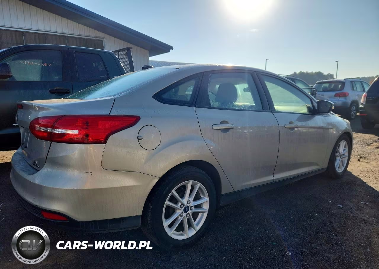 2015 Ford Focus Se VIN:1FADP3F22FL227288 - 3