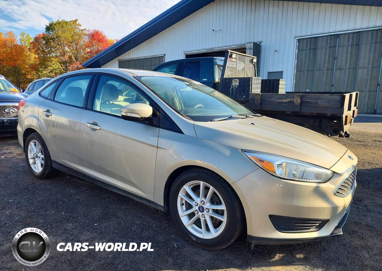 2015 Ford Focus Se VIN:1FADP3F22FL227288 - 4