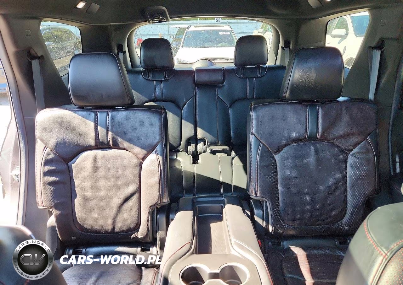 2025 Honda Pilot Black Edition VIN:5FNYG1H94SB127488 - 10