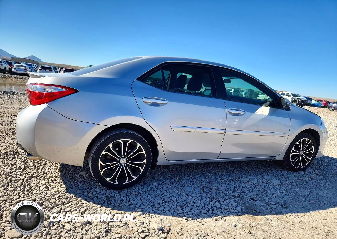 2015 Toyota Corolla S Plus VIN:2T1BURHE3FC267522 - 3