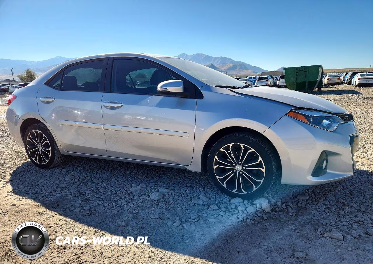 2015 Toyota Corolla S Plus VIN:2T1BURHE3FC267522 - 4