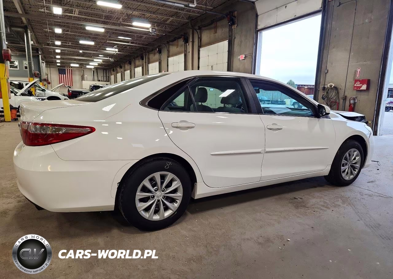 2016 Toyota Camry Le VIN:4T1BF1FK0GU256367 - 3