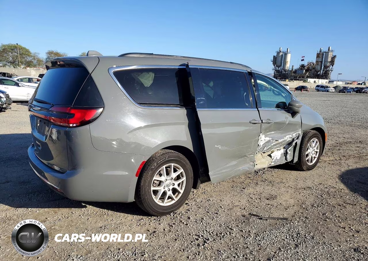 2022 Chrysler Pacifica Touring L VIN:2C4RC1BG4NR114045 - 3