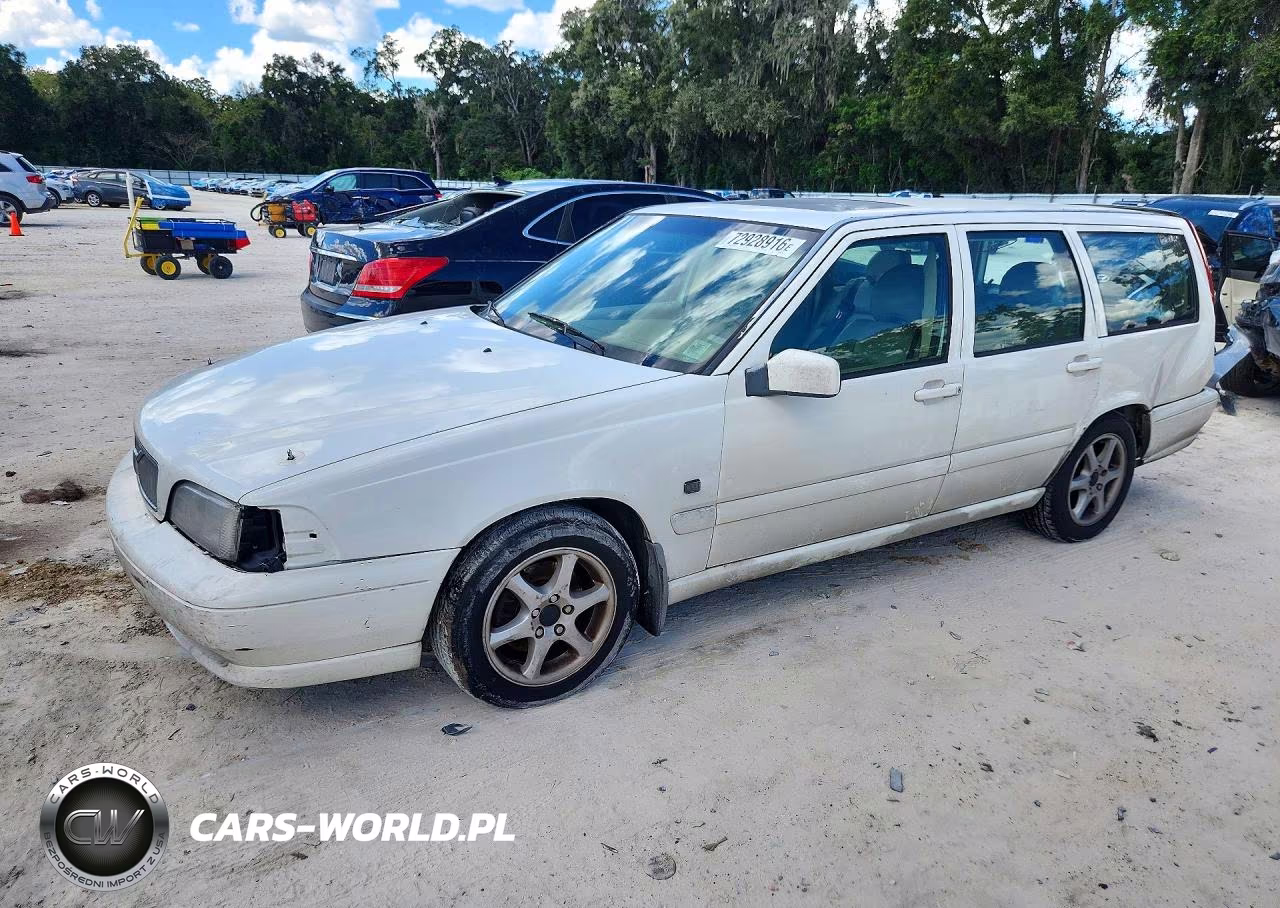 2000 Volvo V70 Base
