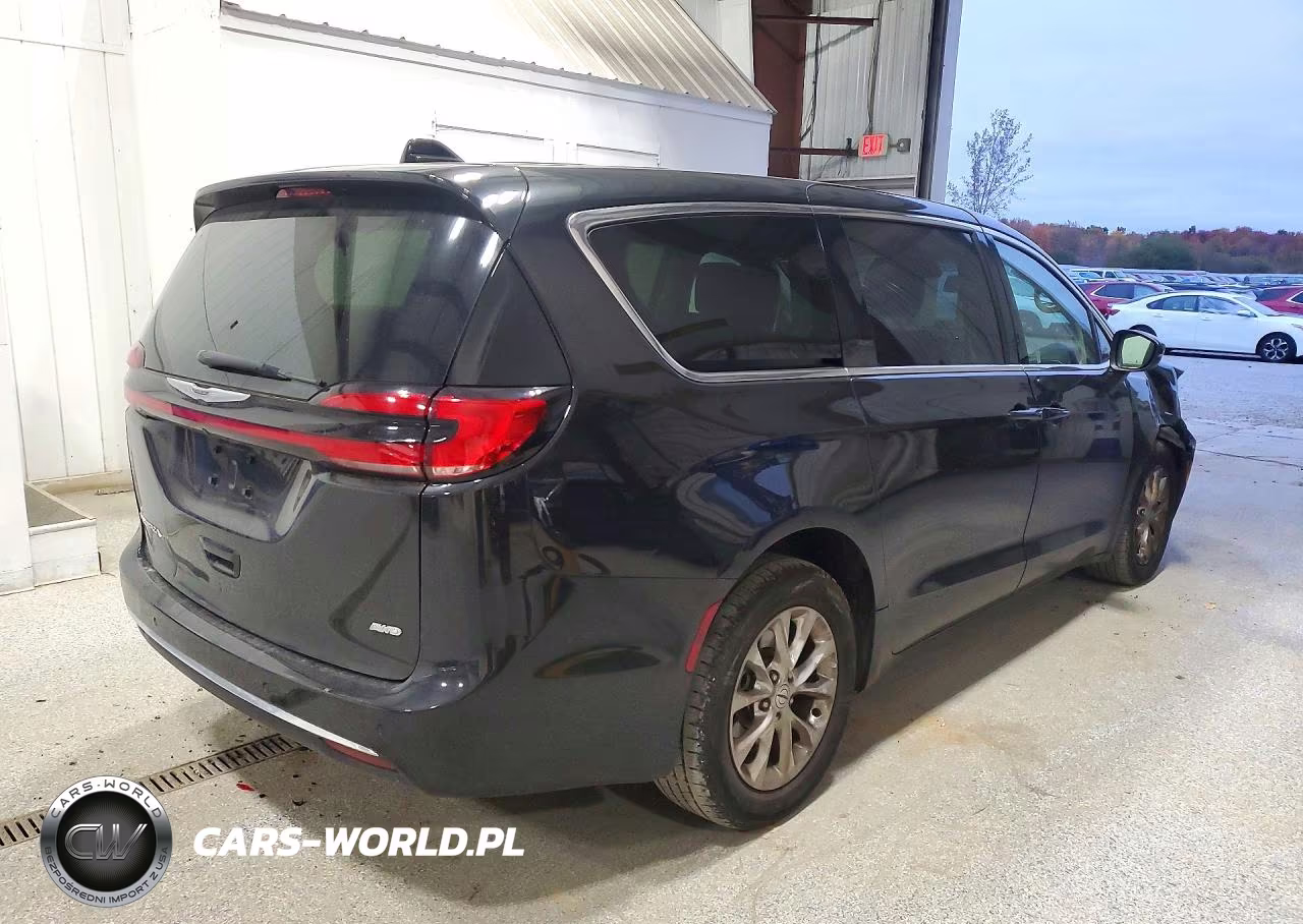 2023 Chrysler Pacifica Touring L VIN:2C4RC3BG9PR504007 - 3
