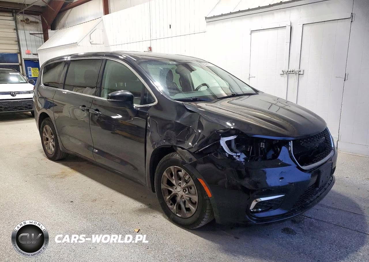 2023 Chrysler Pacifica Touring L VIN:2C4RC3BG9PR504007 - 4