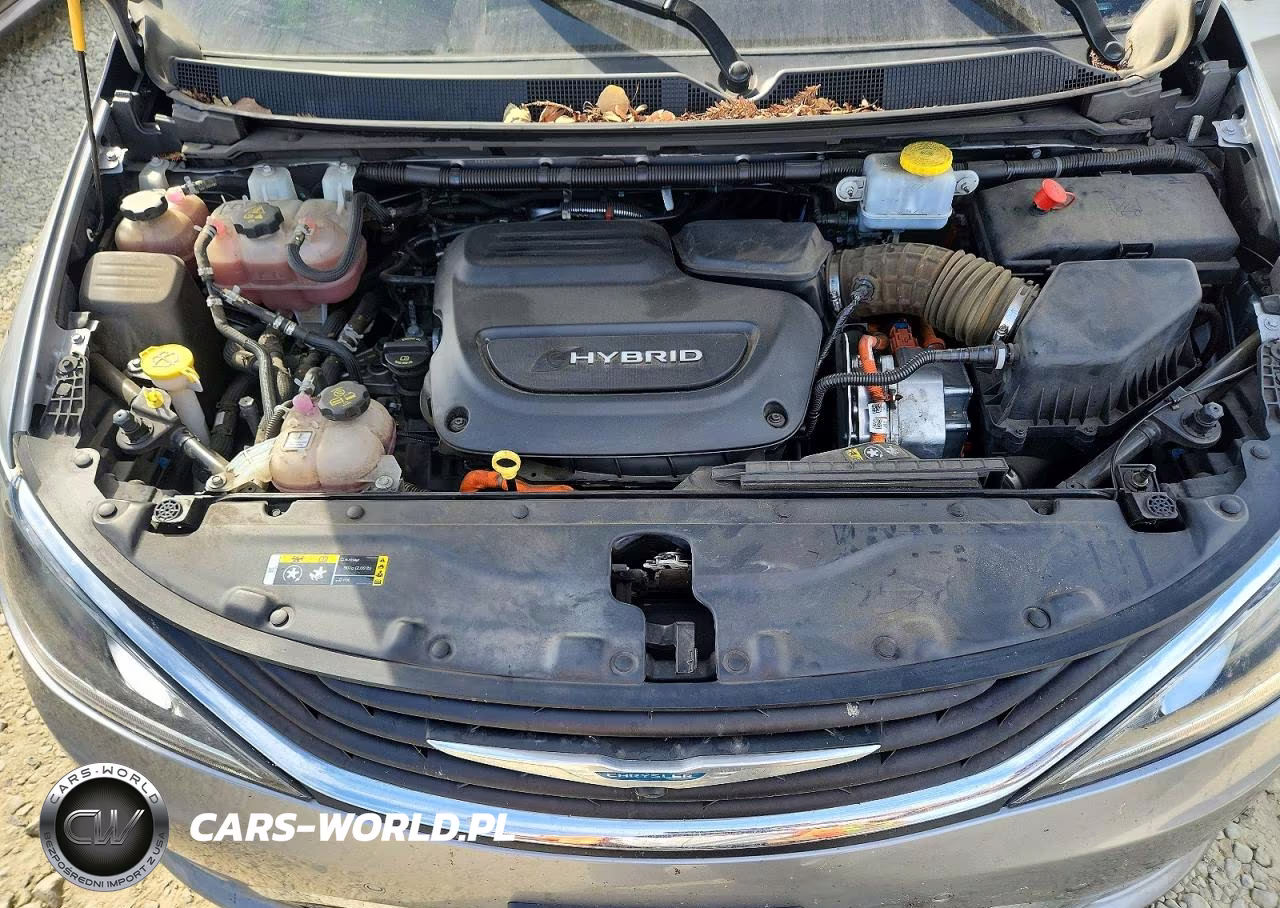 2018 Chrysler Pacifica Hybrid Limited VIN:2C4RC1N78JR229561 - 12