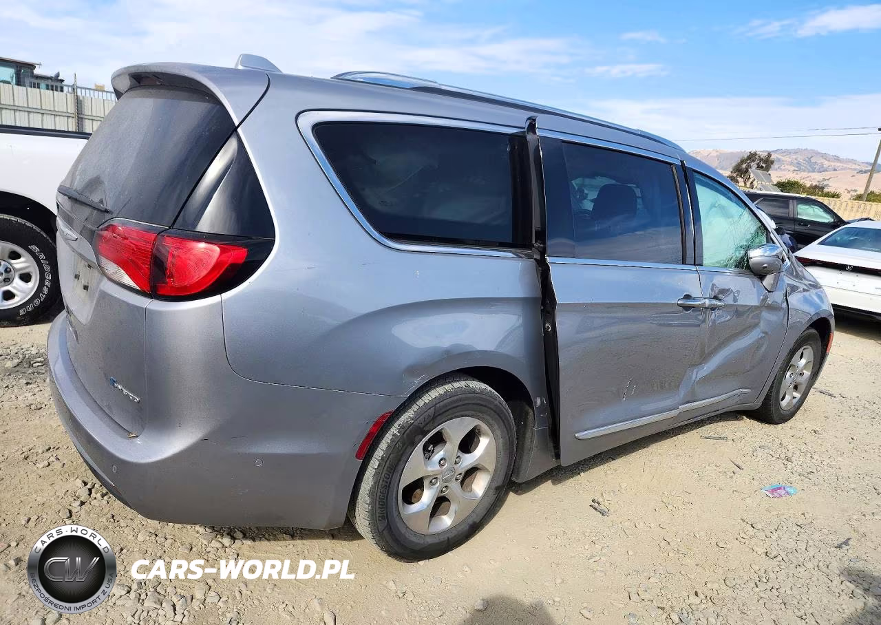 2018 Chrysler Pacifica Hybrid Limited VIN:2C4RC1N78JR229561 - 3