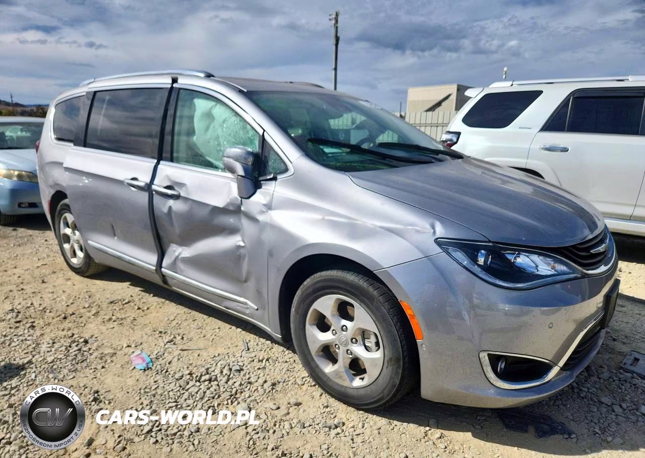 2018 Chrysler Pacifica Hybrid Limited VIN:2C4RC1N78JR229561 - 4