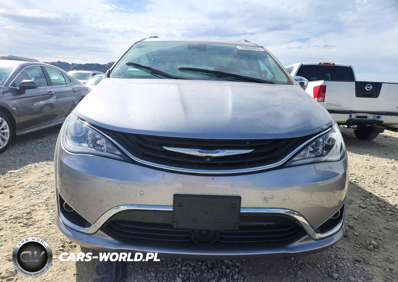 2018 Chrysler Pacifica Hybrid Limited VIN:2C4RC1N78JR229561 - 5
