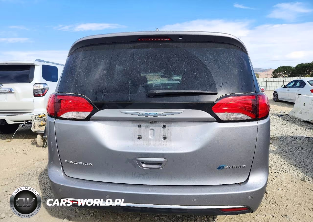 2018 Chrysler Pacifica Hybrid Limited VIN:2C4RC1N78JR229561 - 6
