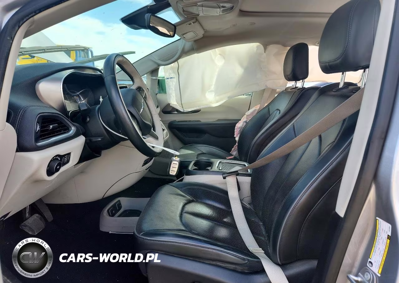 2018 Chrysler Pacifica Hybrid Limited VIN:2C4RC1N78JR229561 - 7