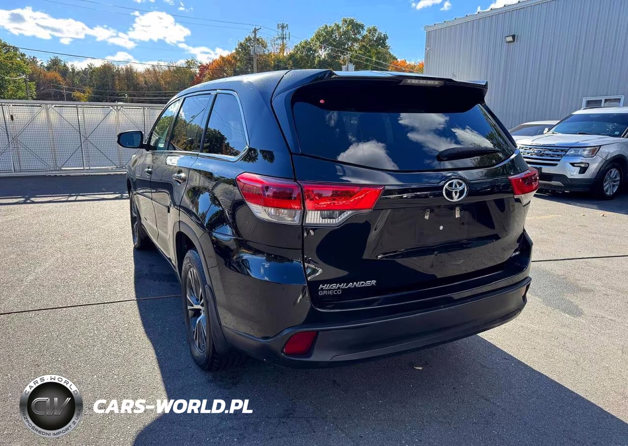 2018 Toyota Highlander Le VIN:5TDBZRFH9JS904623 - 2