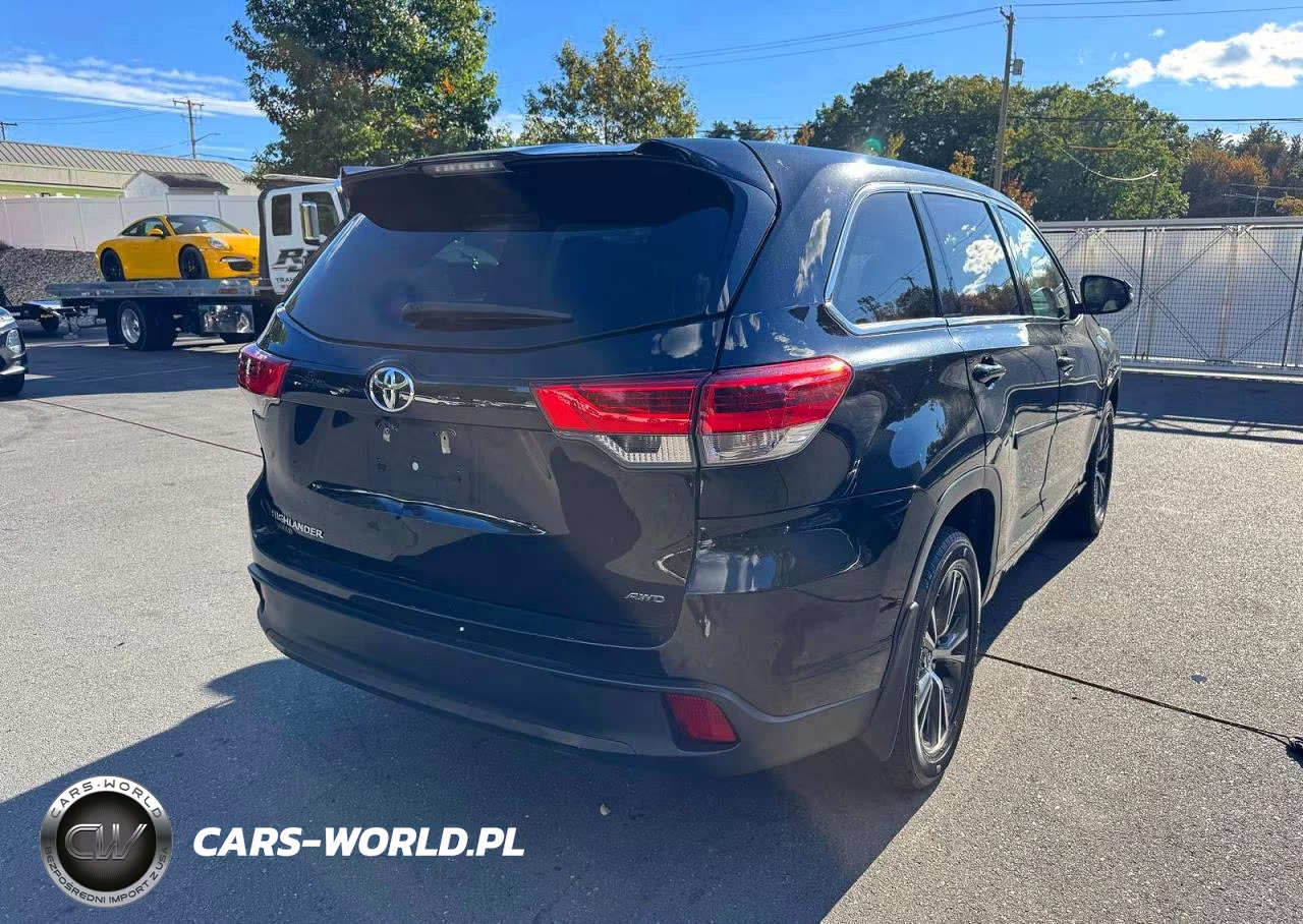 2018 Toyota Highlander Le VIN:5TDBZRFH9JS904623 - 3