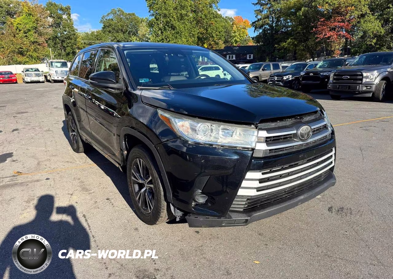2018 Toyota Highlander Le VIN:5TDBZRFH9JS904623 - 4