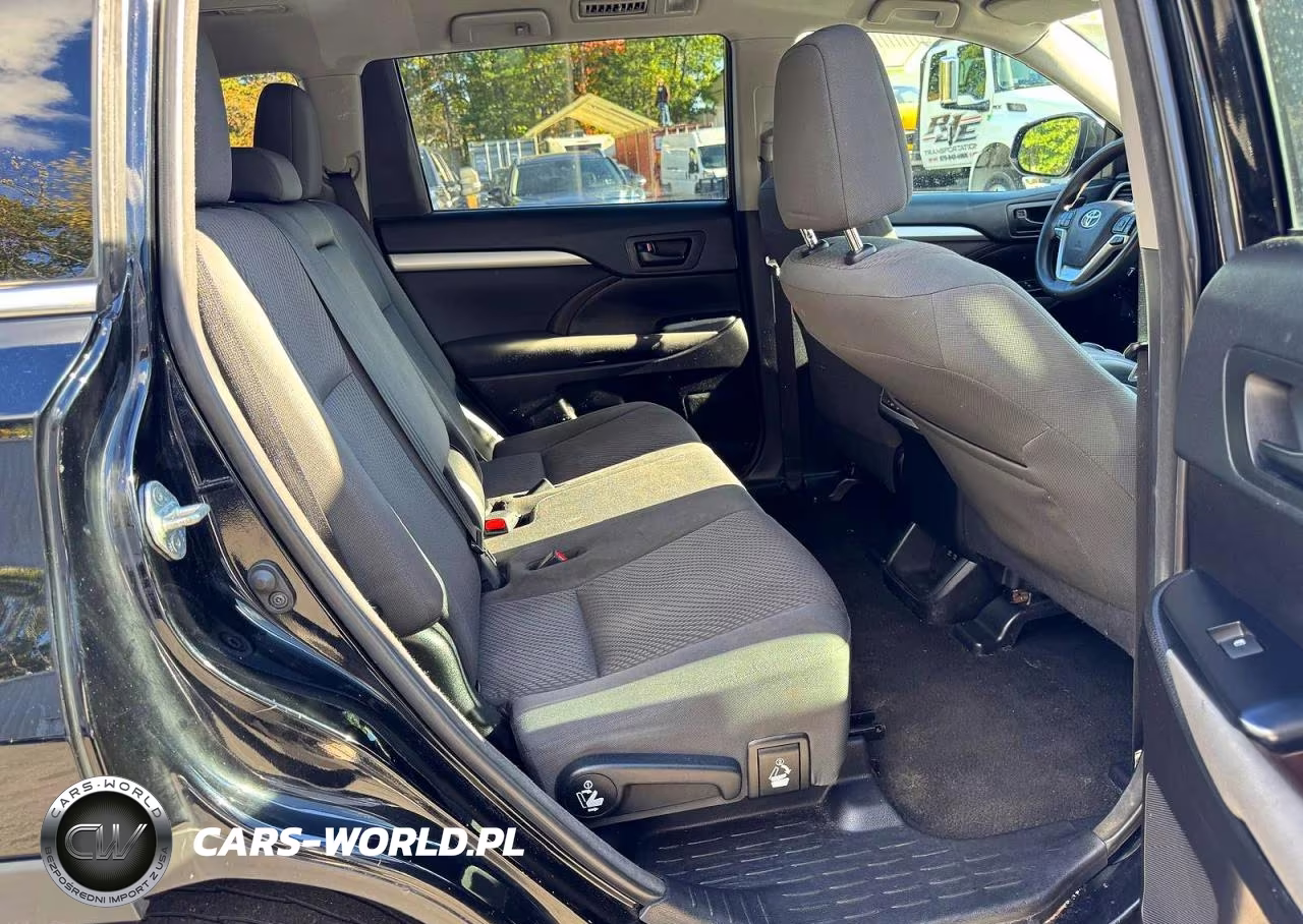 2018 Toyota Highlander Le VIN:5TDBZRFH9JS904623 - 9